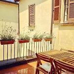 Apartment House Center