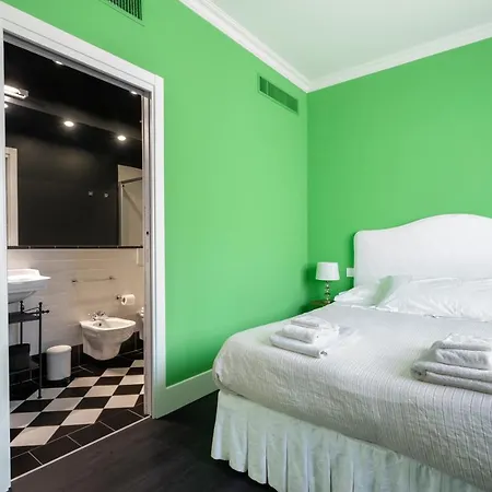 Apartment House Center *