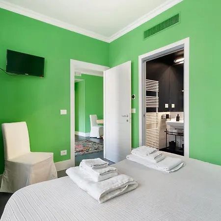 Apartment House Center