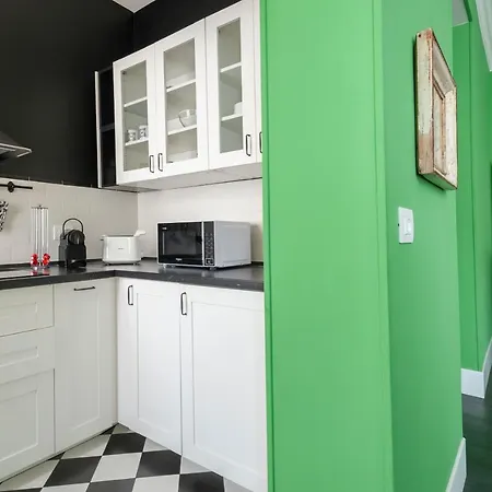 House Center Apartment