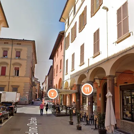 House Center Apartment